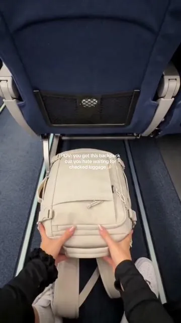 The best carry-on backpack‼️#SummerVibes #whatsinmybag #everydayessentials #travelbackpack #travelhack 
