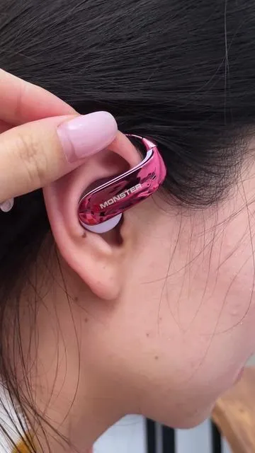 Perfect for gym, run, work. 💧 Sweat-proof & secure#tiktokshopspringglowup #refeshedlook #refeshedspace #earbuds #airpods 