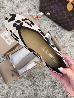 Perfect for the ladies on their feet all day 🤎🖤 @Project Cloud Shoes #projectcloud #womensflats #workflats #memoryfoamflats 