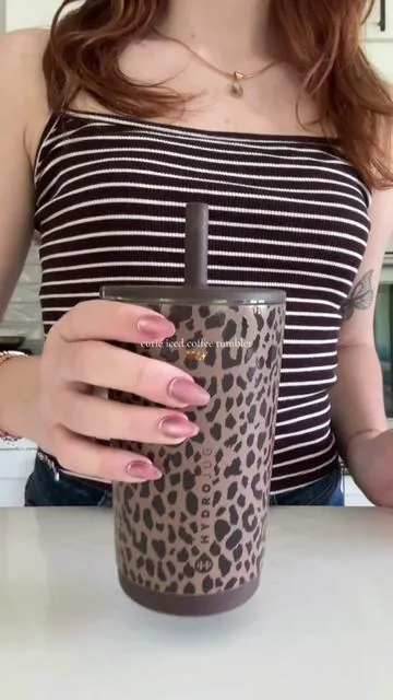 Obsessed with this leopard print tumbler 🤎🐆✨#tumbler #tumblersoftiktok #hydrojug #coffee #icedcoffee 