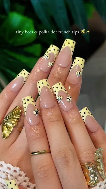 Wait… this might be the cutest set ever 😩 Honey Buzz Set 🐝✨ #nailgoals #newdrop #summernails #nailday #trendynails 