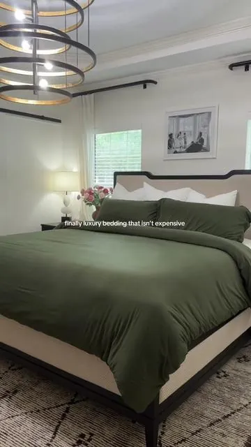 this 3 piece duvet cover and sham set is so luxurious, soft and beautiful! So many good colors! @Bedsure #bedding #duvet #duvetcover #3piecebedding 
