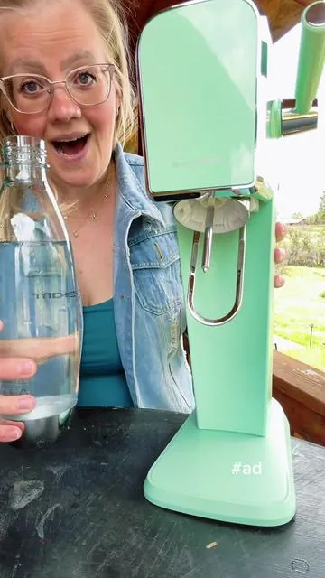 This Memorial Day sale is something you don’t want to miss! The deal for this SodaStream Art is too good! Grab it while you still can @SodaStreamUSA #sodastream #ad #memorialdaysale #memorialday #sparklingwater 