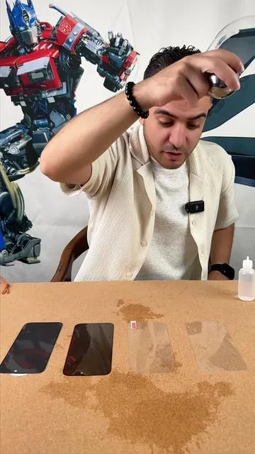 As soon as you put it on, the screen is directly like a new machine 💎 Scratch-resistant and durable, and the feel is so smooth that you can't stop.#tiktok #fyp #tiktokshop #Transforminggoldsteelscreenprotector 