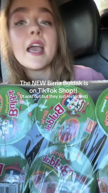 The way I RAN to the Orange cart. They sold out but just restocked. I’m finishing editing my mukbang taste test and will upload it soon! #birria #buldak #ramen #birriabuldak 