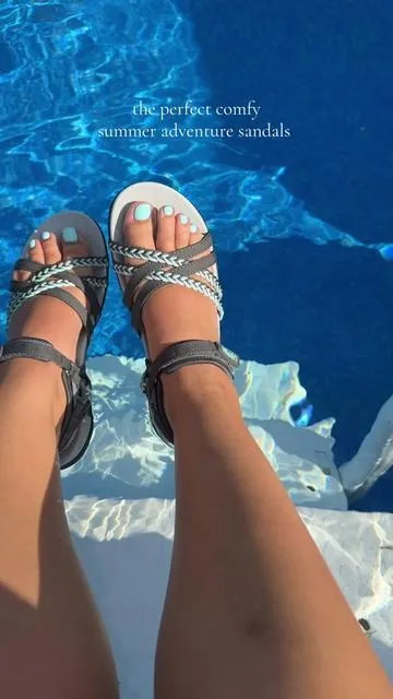 Oh my gosh these sandals are so comfy! They are so perfect for summer walking, hiking, kayaking, the lake 👏🏻🌊☀️ love that they have arch support #summersandals #archsupport #archsupportsandals #hikingsandals #walkingsandals 