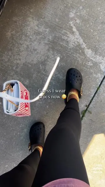 Crocs metallic buckle #tiktokshopcreatorpicks #crocssuperbrandday #crocsnewarrivals #dealsforyoudays #SummerVibes @Crocs 