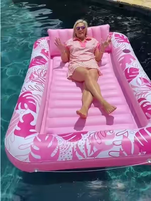 This inflatable pool float by @SLOOSH is a must have for summer ☀️🌴💕💦 It’s perfect as a float or a tanning pool compete with cup holders and pillow 👙 You need one, trust me 😘 #float #sloosh #tanningpool #springstatements #poolfloat 
