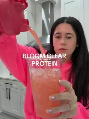 high protein & tastes like juice?!!!! Solddd ✨🤏🏼💕🍓 #protein #bloom #bloomnutrition #proteinhack #clearprotein 