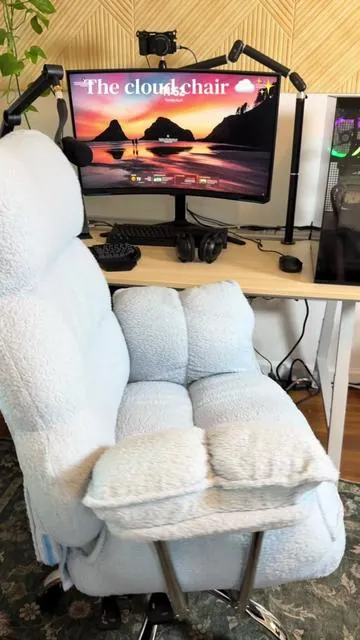 Take this as a sign to upgrade your office chair. ☁️🤍✨ #officechair 