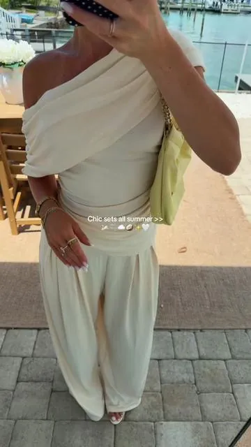 Love a chic set !!!! #petitefashion #cider #eurosummer #summerfashion 
