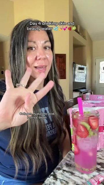 Day 4 drinking skin and beauty by @Taste Salud 🥝🍓💦 their flavors are unmatched! #tastesalud #tiktokshopmemorialday #TikTokShopDealsForYou #collagen #hairgrowthjourney 