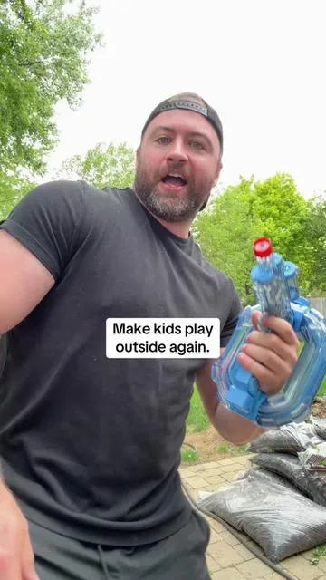 These water shooters are so awesome, super affordable and will be the highlight of the neighborhood so make sure you get enough for everyone! #watertoys #watergun #kidstoys #summervibes 