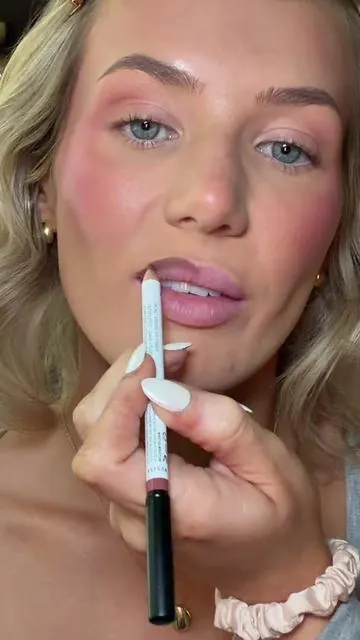 The pinky neutral lip combo that looks good on EVERYONE🫦 @Makeup By Mario #lipcombo #viralmakeup #grwm 