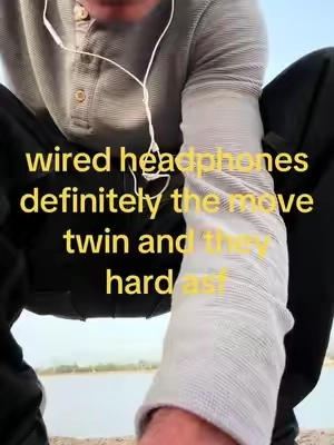 Cheap and they fire asf #wired #music #wiredheadphones #airpods #cord 