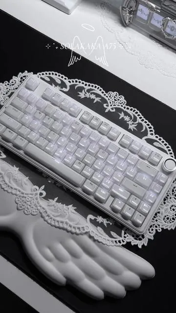 unboxing the Solakaka A75 keyboard 🤍  it sounds and feels as good as it looks 😩🤍 #SummerVibes #solakaka #gamingkeyboard #mouse  #tiktokshopmemorialday  @SOLAKAKA Direct 🤍