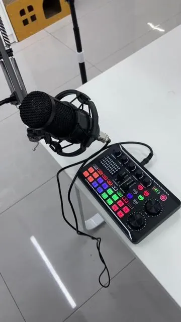 🎤Professional condenser microphone with adjustable arm and anti-noise filter  Record your voice with studio quality from home. ⌨️Captures clear sound without interference. Perfect for creators, podcasts, streaming, and recordings Elegant design with gold finish, ideal for your professional setup. e Includes adjustable stand and direct connection (plug & play). Get it now in the TikTok Shop orange cart before it sells out🎸🎸🎤🎤  #tiktokshop #micrófonoprofesional #setupcreator #podcastlife #AudioDeCalidad