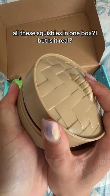 this box makes it so easy and the perfect gift for squishy lovers 😁 loved that this one even had a mystery dumpling 🤌🏼 #squishy #blindboxopening #fidgets #giftideasforkids #