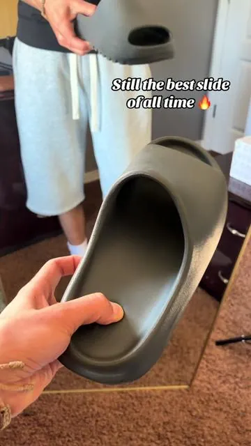#yeezyslidesfeelmadgood #yeezyslideonyx 