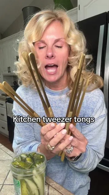 I use these constantly in the kitchen, they come in a pack of 4, 2 different sizes and you’re going to use them all the time #kitchengadgets #kitchentweezers #tongs #kitchenhacks #musthave