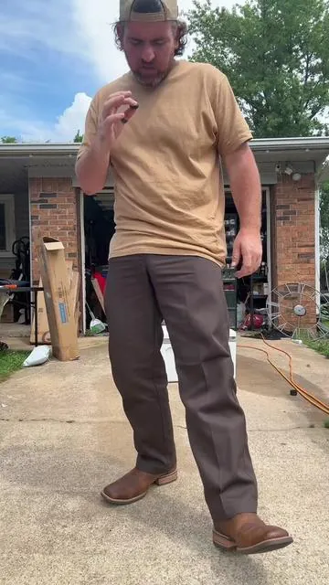 Not a fan of stiff Dickies? Try the FLEX cargo work pants! #dickies #workpants #summervibes #tiktokshopmemorialday #tiktokshopcreatorpicks 
