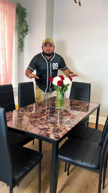 Mesa comedor con 6 asientos es cómoda de excelente calidad además hermosa #diningtable#diningset #furniture#tiktokshop #creatorsearchinsights 