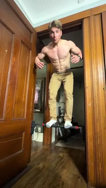 This is everything you need. Right in your doorway.  #pullupbar #pullups #homegym #fullbodyworkout #fitness