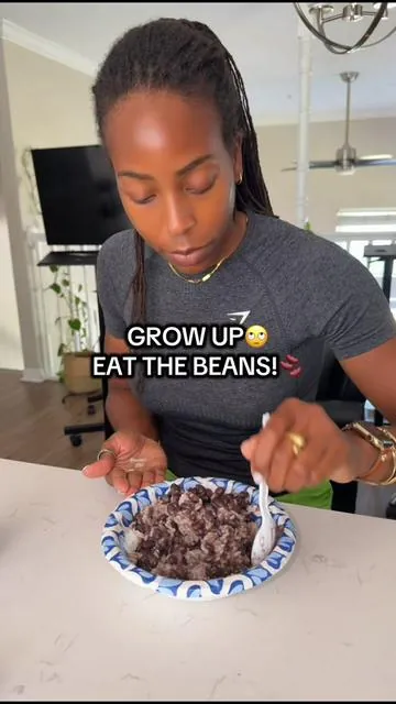 We seriously are not eating enough fiber!  These beans are one of the easiest high-protein, filling meals I’ve made in a while and all it needed was a little salt✨  #summervibe #filos #fiber #highproteinmeals #easyrecipesathome 