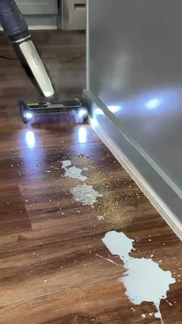 Well don’t make the same mistake 😒 #sharksteampickup #mopping #steamcleaning #vacuummop #cleantok 