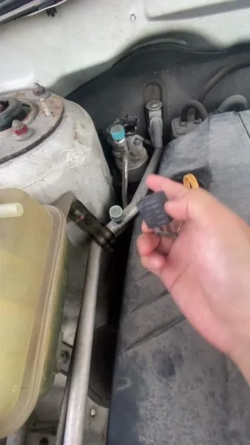 Esto evita que tu carro encienda.#cars #mexicanos #probador #reparación #cartips