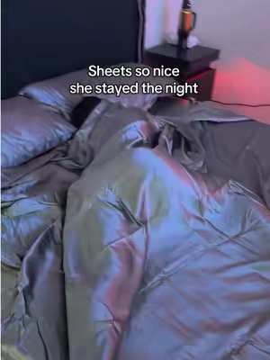 #satinsheets #bedcomforter #comforterset #bedsheetset #bedroomessentials 