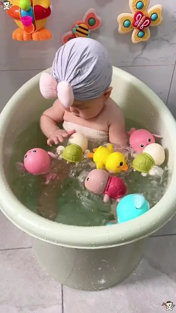 1 really want to recommend this bathing toy to you. There are children at home. Children don't like to take a bath. They cry when they take a bath. Be sure to look at this children's bathing toy, so that the baby likes to take a bath. It doesn't cry or make a fuss when taking a bath. And it's super safe. You don't need to plug it in or charge. The most important thing is that the price is really great and cost-effective now! T#funs #familytime #tiktokshop #toy#SummerVibes