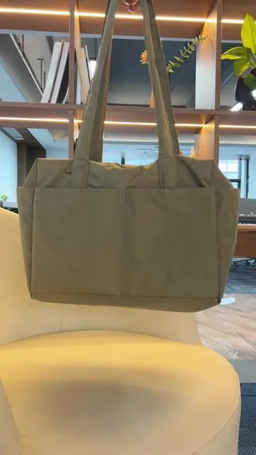 Soft commuter bag giving cool clean girl energy all season today instantly#cloudbag#totebag#commuterstyle#handbagstyle#DealsForYouDays 