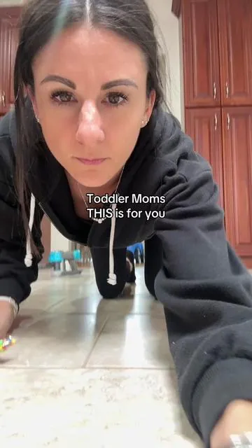 A toddler toy that actually helps the moms out #toddlerfinds #toddlertoy #toddlermom #dealsforyoudays #summerwins 