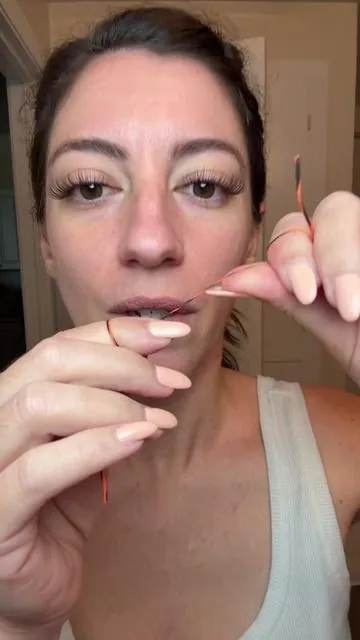 Ewww after seeing how much gunk this expanding floss got out from under my gums, I'll never go back to the regular stuff! Expanding floss is so slept on fr 😆#expandingfloss #flossing 