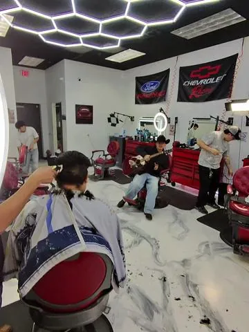 As a barber why don’t you have this  #tiktokshopcreatorpicks #tiktokshopcreatorpicks #electricduster 