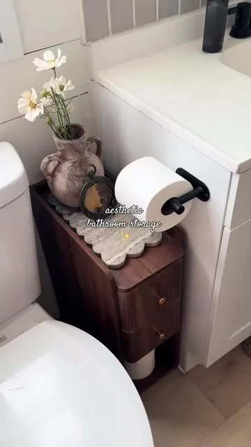 Literally perfect ✨🤎 #bathroomstorage #bathroominspo #bathroomorganization #bathroomaesthetic 