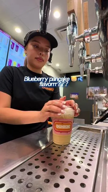 You can even recreate this with a latte, matcha, or chai!! 🤩🥞🫐 the options are unlimited 🫶🏽🫶🏽 don’t forget to click the link if you want any items I listed 🧡 #dunkin #work #icedcoffee #nonslipshoes #socks 