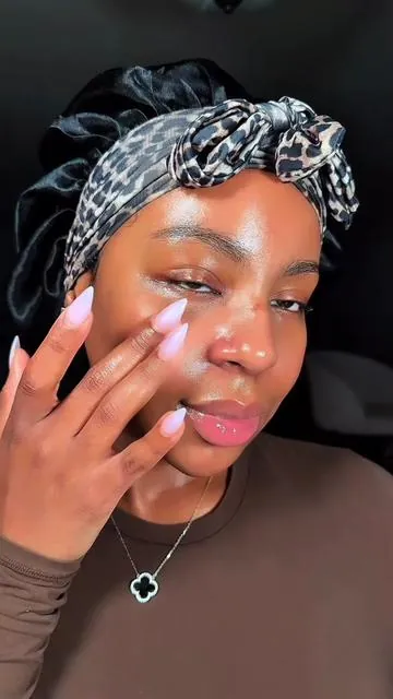 Literally obsessed with the glow + benefits I’m getting with thisss. Thank yall for putting me on. Omg 🥹🔥 #dalba #serumspray #koreanskincare #antiaging #glassskin @d'Alba Piedmont @Ulta Beauty 