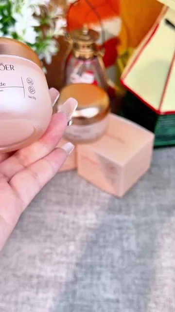 Si puedes ver el pequeño carro amarillo en la esquina inferior izquierda, significa que tienes suerte, todavía hay en stock, porque he estado esperándolo mucho tiempo. #tiktokmademebuyit #koreanskincare #tiktokshop #fyp 