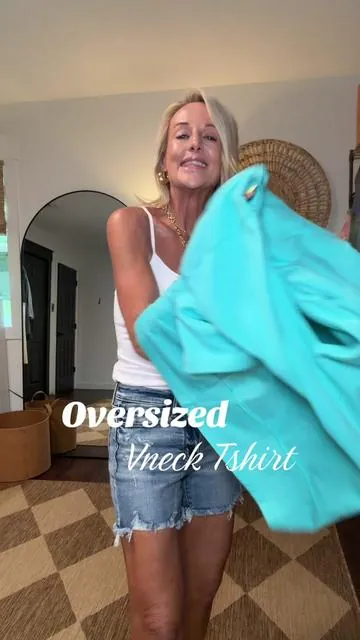Oversized V-neck T-shirt for women ☀️ #oversized #oversizedshirt #oversizedtshirt #womenstshirts #summervibe 