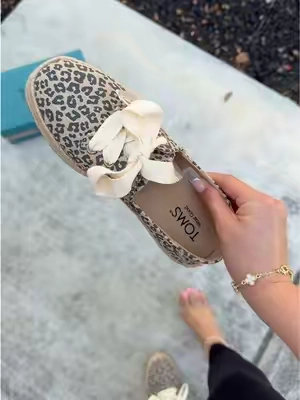 Tom’s is on the tiktokshop now and these are actually cute @TOMS #toms #tiktokshopcreatorpicks 