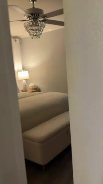 Esta cama literalmente transformó el cuarto, Se ve elegante, moderna y ese cabecero alto le da un toque de lujo que parece de hotel. Y lo mejor: no necesitas box spring y Si quieres que tu habitación se sienta más bonita, más cómoda. - Link aquí #room #roomdecoro #roomtour #roommakeove #turniture