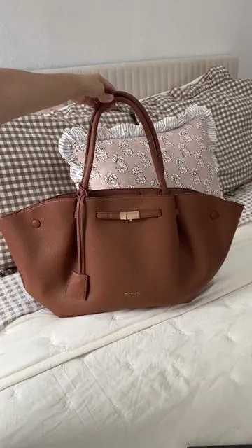 The perfect travel bag does exist 🤎 #newbella #travelbag #microinfluencer #fashiontok #girlythings 