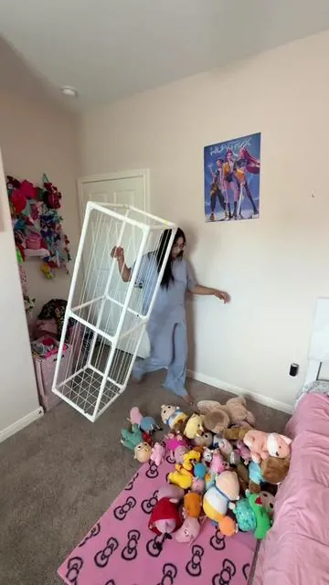 Who else’s kids have a million stuffed animals ? 😂😩 #fyp #sahmlife #organize #kidsroom #kidsroomideas 