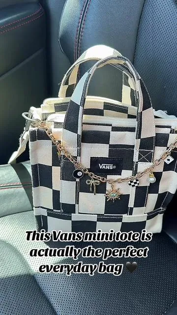 Cute and functional is my favorite combo 🤍This Vans mini tote fits everything I need and still looks so effortless with every outfit @vans  #vans #vansminitote #purse #everydaybag #tiktokshopcreatorpicks 