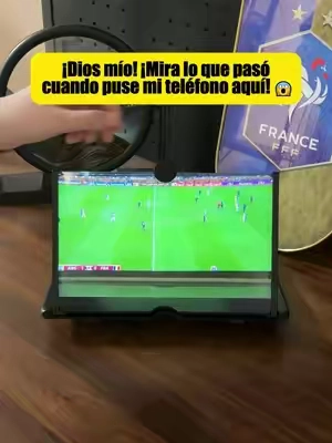 🤯Real talk... Yo no sabía que necesitaba esto... hasta que lo probé.#TikTokMadeMeBuyItP#PhoneGadget#ScreenMagnifier#PhoneHacksrending#summervibes