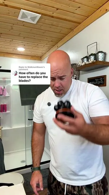 Replying to @WalkmanWaves The MaxGroom 7d head shaver. @Maxgroom.Life #headshave #baldhead #bald #diy #shavedhead 