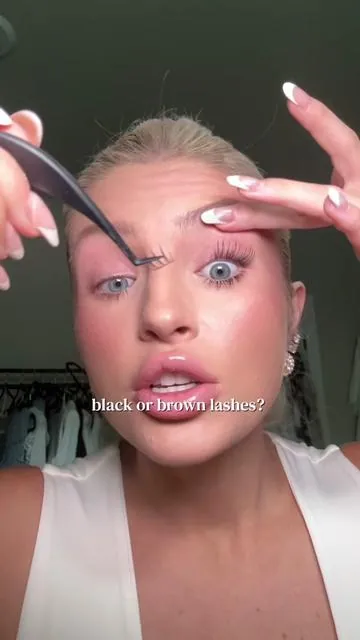 Black or brown lashes??? @OKAYLOVE #lashclusters #diylashextensions #lashes #momhacks #brownlashes 