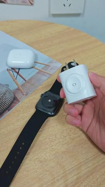 Si tienes un Apple Watch, necesitas esto. 😈
 Un solo bloque. Un solo cable. Todo cargando al mismo tiempo. 🔋⌚
 #AppleWatch #GadgetsDeViaje
 #CargaRapida#TikTokShopDealsforYouDays
 #SummerWins
